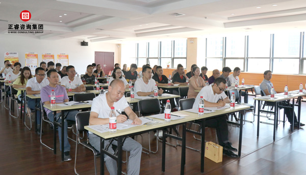 正?！吨圃煨推髽I(yè)生產(chǎn)運(yùn)作管理》專題公益講座