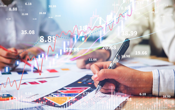 在快速變化的市場(chǎng)環(huán)境中，如何調(diào)整薪酬策略？