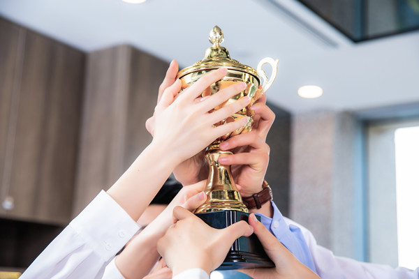 績(jī)效與薪酬掛鉤：激發(fā)員工動(dòng)力，實(shí)現(xiàn)企業(yè)目標(biāo)