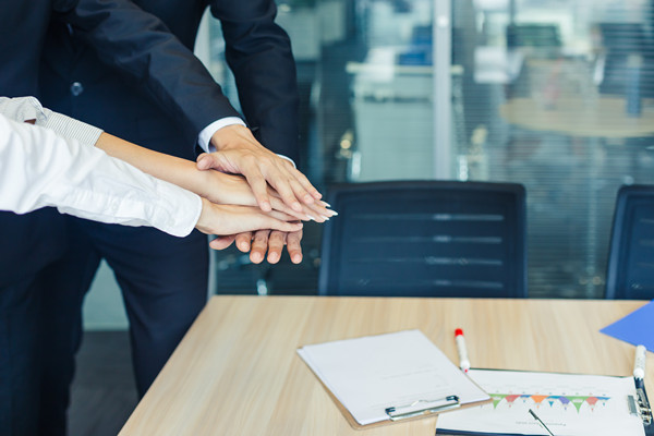 績效與發(fā)展：以績效為基礎(chǔ)，規(guī)劃員工職業(yè)發(fā)展