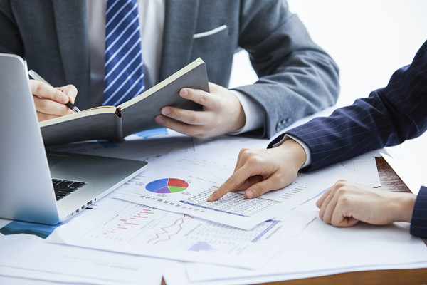 及時(shí)調(diào)整：根據(jù)反饋和評(píng)估，及時(shí)優(yōu)化戰(zhàn)略