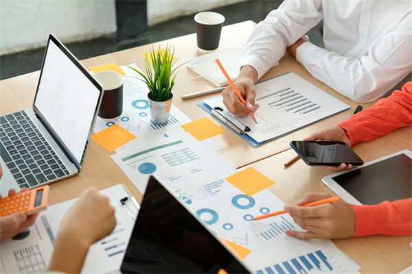 薪酬調(diào)整機(jī)制：定期調(diào)整，保持競爭力