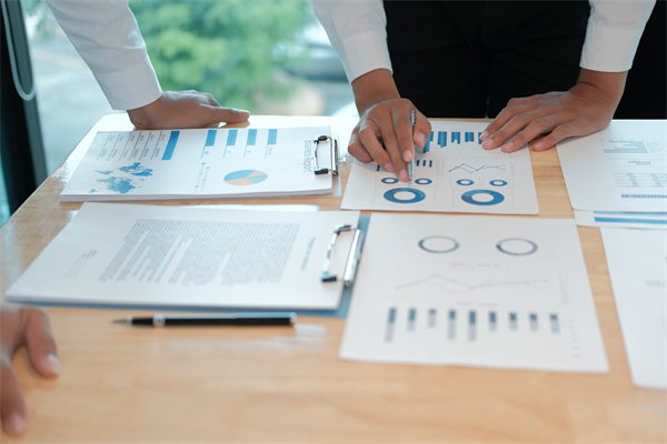 績(jī)效輔導(dǎo)與教練：專(zhuān)業(yè)指導(dǎo)，提升員工能力