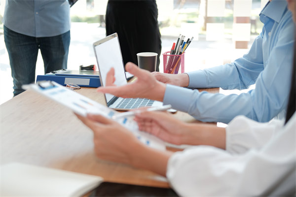 深化績效數(shù)據(jù)分析，優(yōu)化企業(yè)決策與資源配置