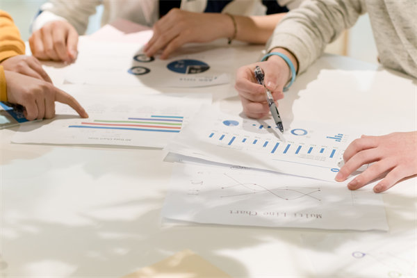 精心部署企業(yè)年度經(jīng)營計劃，明確發(fā)展方向，提升效率