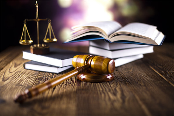 結(jié)合實(shí)際，談?wù)勂髽I(yè)在戰(zhàn)略薪酬設(shè)計(jì)時(shí)要注意哪些問(wèn)題？