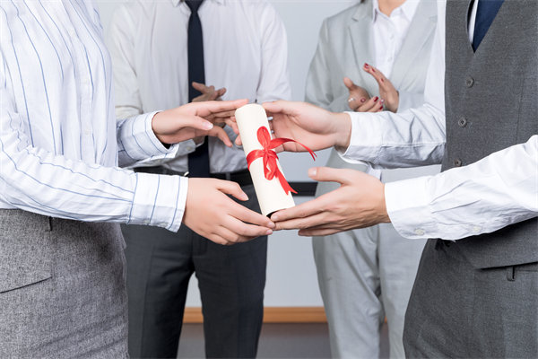 人力資源激勵(lì)機(jī)制的物質(zhì)激勵(lì)與非物質(zhì)激勵(lì)怎么運(yùn)用？