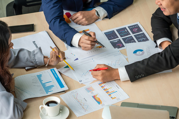 如何構建有效的集團風險管理框架，應對不確定性？