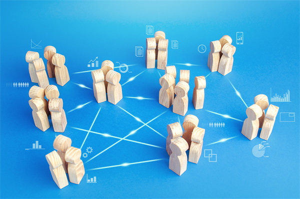 全球化運(yùn)營(yíng)中，集團(tuán)管控面臨哪些新挑戰(zhàn)及應(yīng)對(duì)策略？