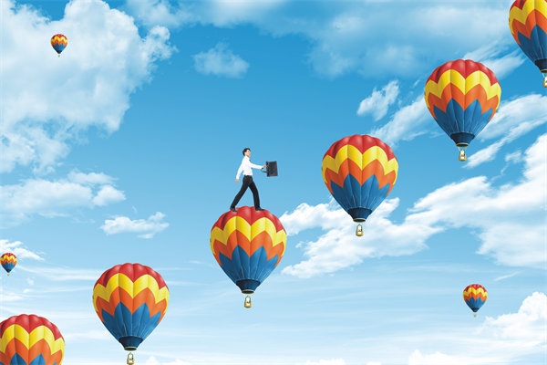 集團(tuán)人才戰(zhàn)略：如何促進(jìn)內(nèi)部流動(dòng)與外部吸引？