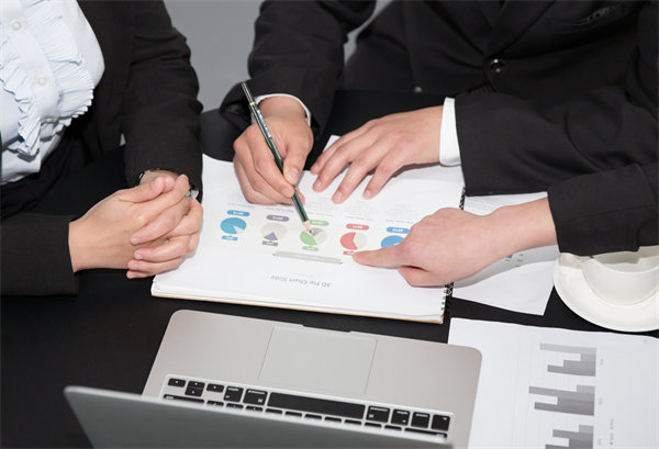 績效反饋如何有效溝通，避免誤解并激發(fā)員工潛能？