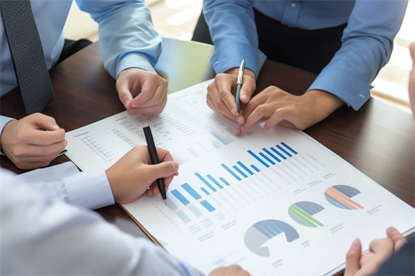 企業(yè)戰(zhàn)略如何與長期發(fā)展目標(biāo)保持一致性？