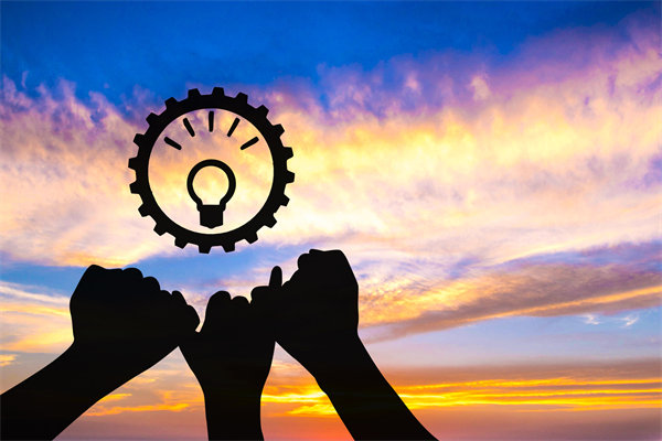 在全球化下，跨國(guó)企業(yè)如何規(guī)劃組織結(jié)構(gòu)與運(yùn)營(yíng)模式？