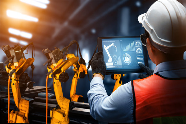 以科技創(chuàng)新驅(qū)動產(chǎn)業(yè)發(fā)展，傳統(tǒng)制造業(yè)如何數(shù)字化轉(zhuǎn)型？