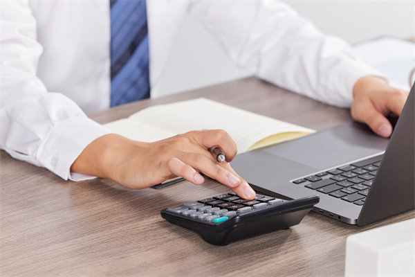 如何建立高效預(yù)警系統(tǒng)，及時(shí)應(yīng)對(duì)預(yù)算超支風(fēng)險(xiǎn)？