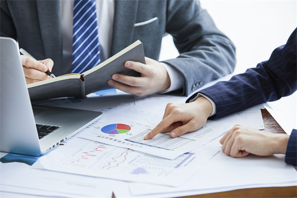 薪酬管理中，如何平衡激勵(lì)與成本控制，實(shí)現(xiàn)雙贏？