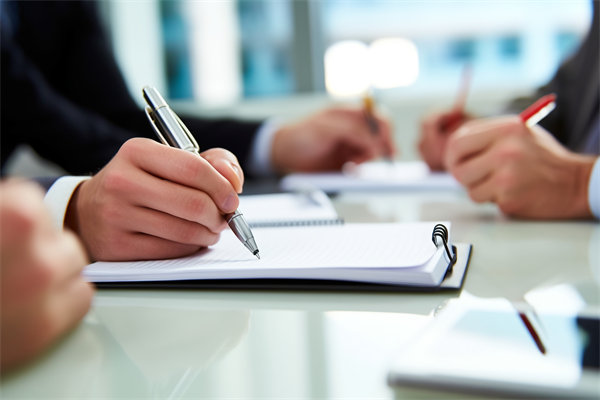 年度經(jīng)營計劃中的員工培訓(xùn)與發(fā)展計劃如何設(shè)計？