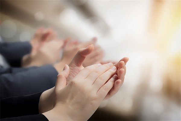 00后吐槽公司無效加班被開除，企業(yè)戰(zhàn)略有何感悟？