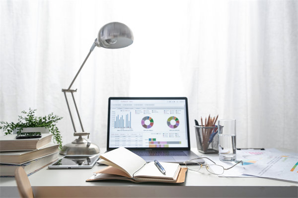 在遠(yuǎn)程工作模式下，如何有效監(jiān)控與評(píng)估員工績(jī)效？