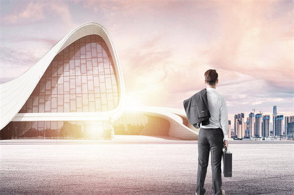 面對(duì)人才流失問題，企業(yè)應(yīng)如何改進(jìn)人力資源策略？