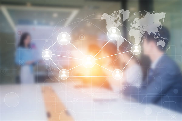 組織規(guī)劃中，如何確保戰(zhàn)略方向與市場需求一致？