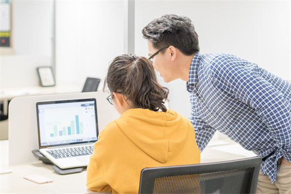 女子漏接電話被市監(jiān)所工作人員辱罵，人力資源管理有何感悟？