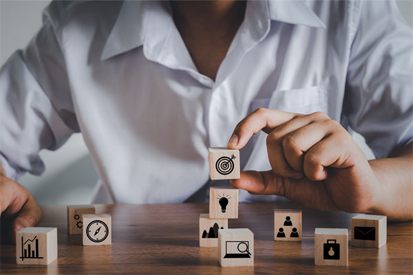 商業(yè)環(huán)境復雜多變，如何高效實施集團全面管控策略？