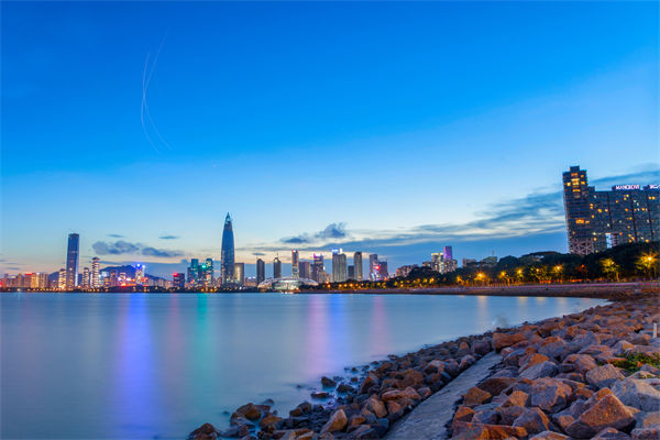 深圳戰(zhàn)略咨詢公司如何幫助企業(yè)制定長(zhǎng)遠(yuǎn)發(fā)展藍(lán)圖？