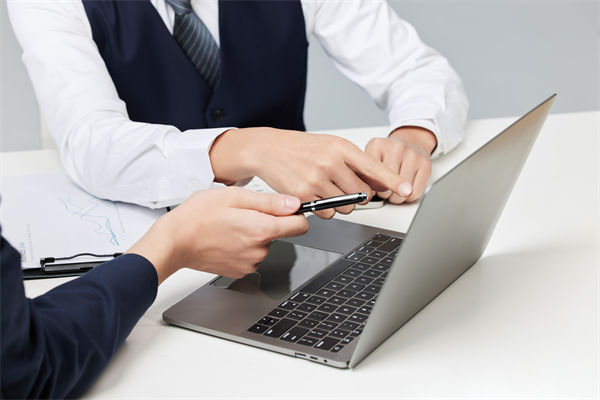 如何通過績效咨詢提升企業(yè)的整體運(yùn)營效率？