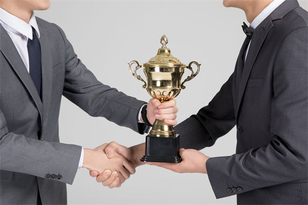 在薪酬談判中，如何把握員工的心理預(yù)期和企業(yè)底線？