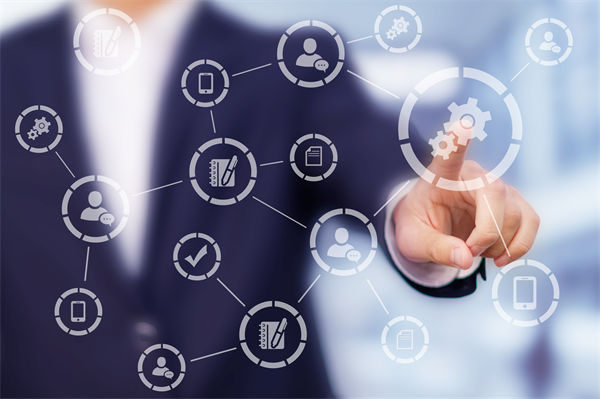 集團(tuán)管控過程中，如何確保信息的準(zhǔn)確傳遞與共享？