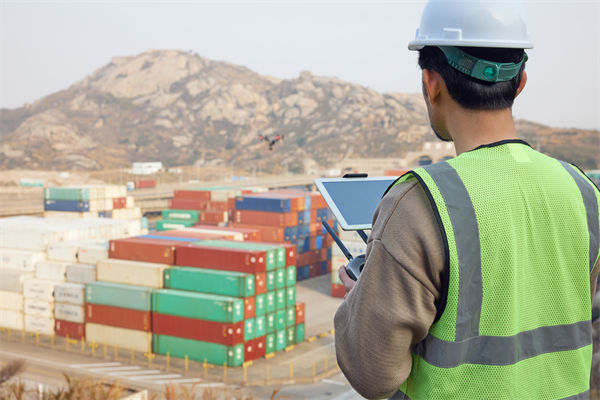 供應(yīng)鏈管理中，如何確保供應(yīng)鏈透明度與安全性？