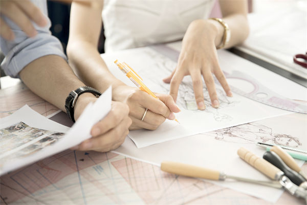 個性化定制需求，制造業(yè)如何快速響應(yīng)并優(yōu)化生產(chǎn)流程？