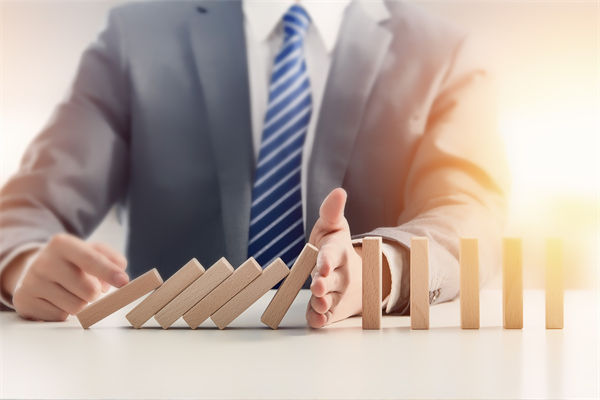 風(fēng)險(xiǎn)評估與應(yīng)對：組織規(guī)劃中如何預(yù)見并減輕潛在問題？