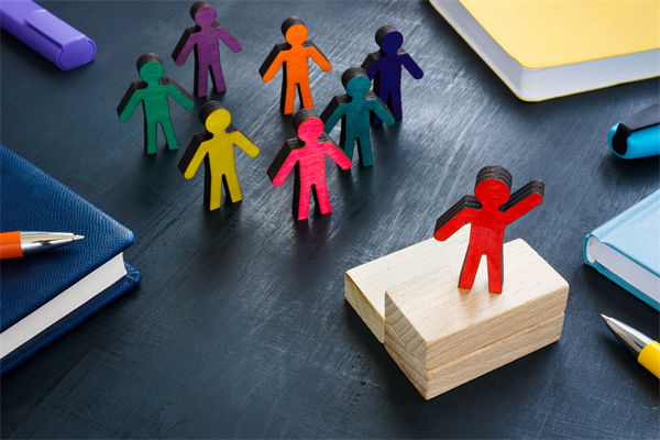 跨文化管理難題：集團(tuán)管控如何應(yīng)對全球化挑戰(zhàn)？