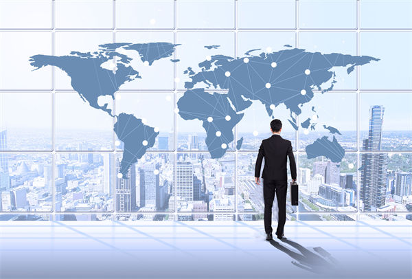 績(jī)效咨詢(xún)過(guò)程中，如何確保咨詢(xún)方案的落地實(shí)施？