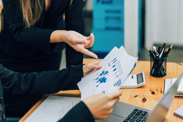 預(yù)算編制時(shí)，如何確保數(shù)據(jù)真實(shí)，避免信息失真問題？