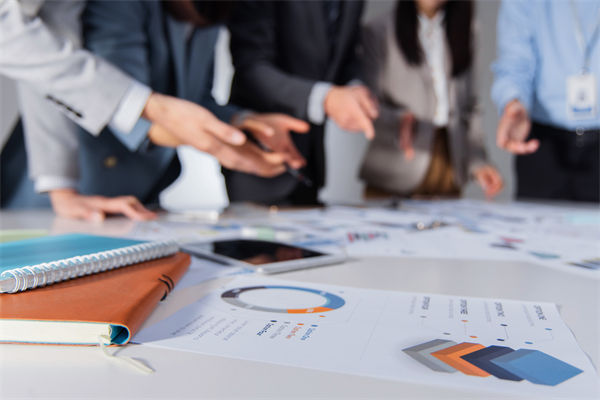 績效溝通形同虛設(shè)，績效咨詢?nèi)绾未罱ㄌ拐\交流橋梁？