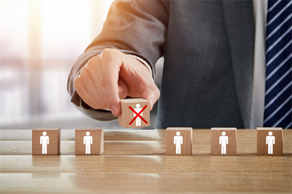 微軟在華外包公司一天裁員近2000人，人力資源管理怎么看？