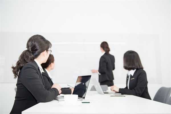 員工培訓(xùn)無(wú)效、成長(zhǎng)慢，人力資源管理怎樣定制高效方案？