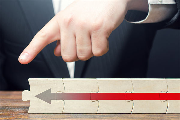 戰(zhàn)略執(zhí)行層層衰減，集團(tuán)管控如何確保目標(biāo)精準(zhǔn)落地？