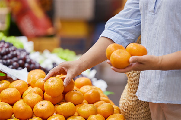 榴蓮價(jià)格暴跌50%，有人買(mǎi)了50箱，預(yù)算管理怎么看？