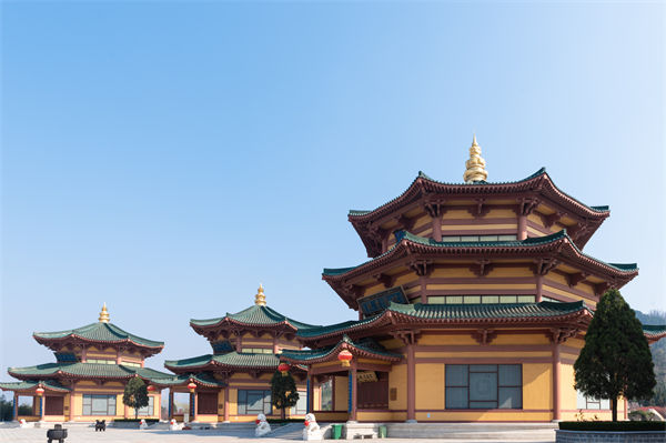 煙臺(tái)企業(yè)戰(zhàn)略模糊難落地？戰(zhàn)略咨詢公司如何精準(zhǔn)錨定增長(zhǎng)賽道？