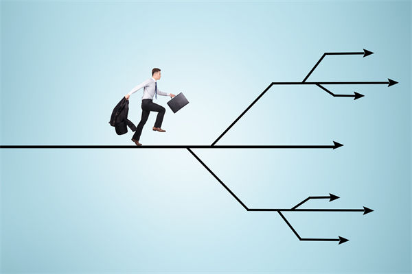 29歲女演員回應(yīng)在餐廳當(dāng)服務(wù)員，人力資源怎么看？