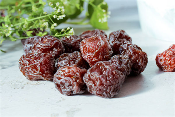 商家回應(yīng)2顆話(huà)梅128元，企業(yè)營(yíng)銷(xiāo)管理有何啟示？