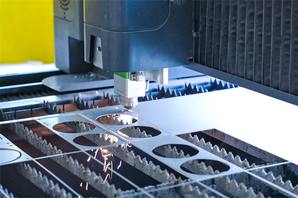 制造業(yè)管理咨詢公司，如何幫助企業(yè)應(yīng)對市場波動？